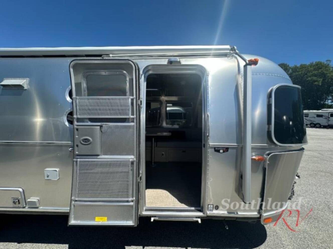 A photo of this 2026 Airstream Globetrotter 30RB Queen