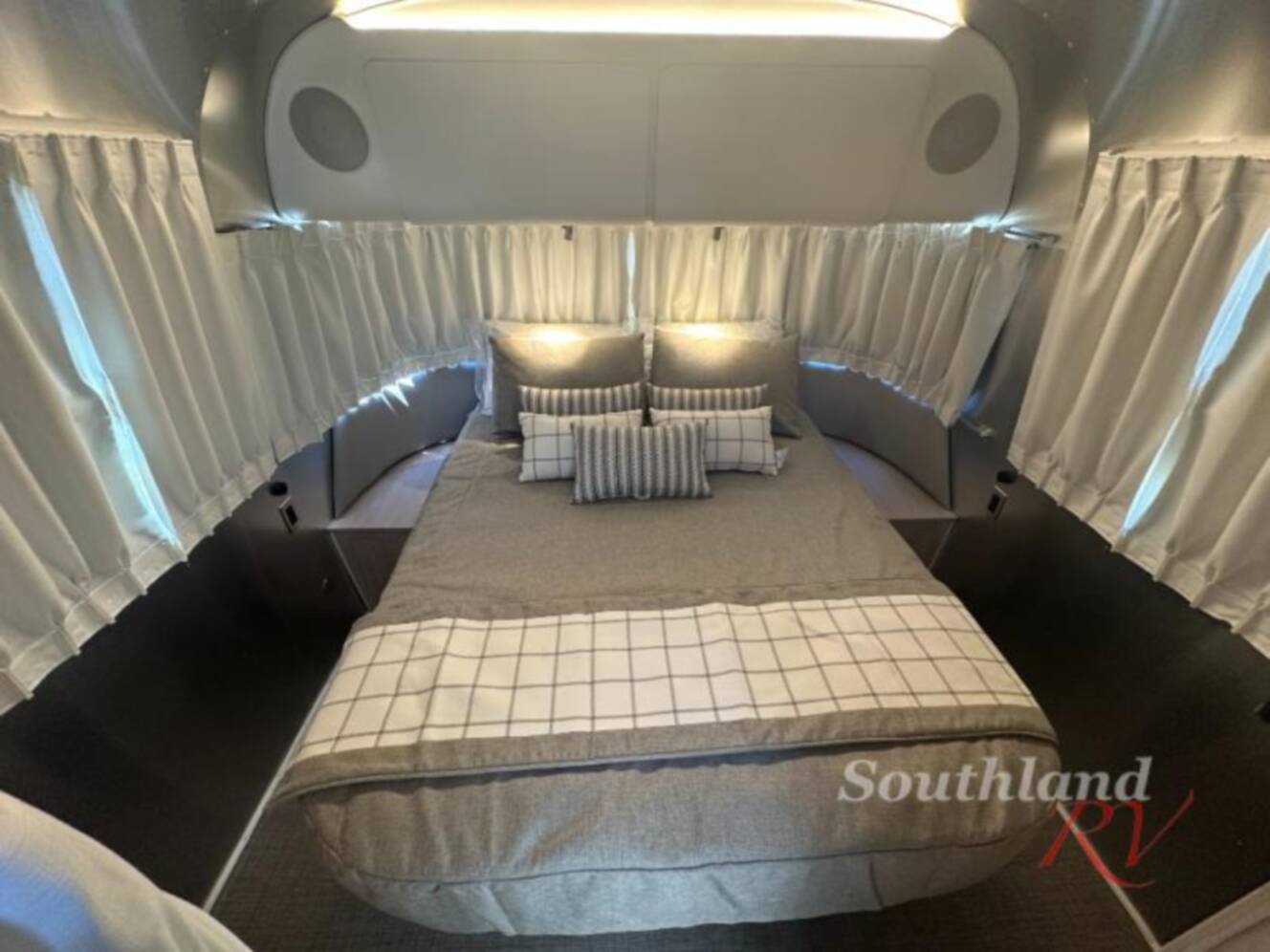 A photo of this 2026 Airstream Globetrotter 30RB Queen