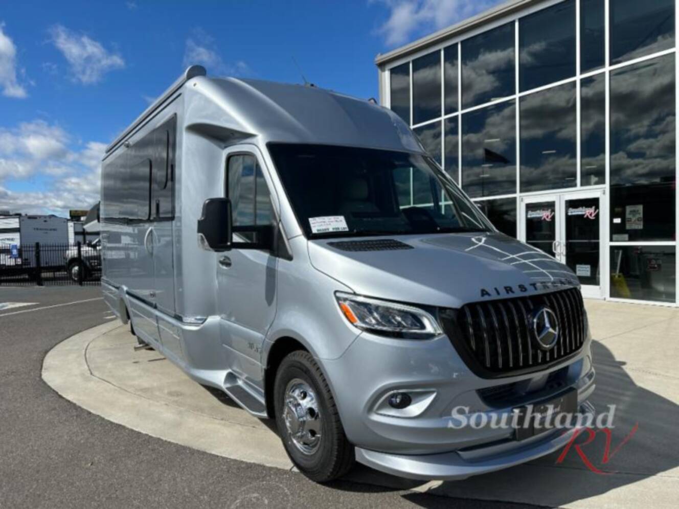 A photo of this 2026 Airstream Atlas Murphy Suite