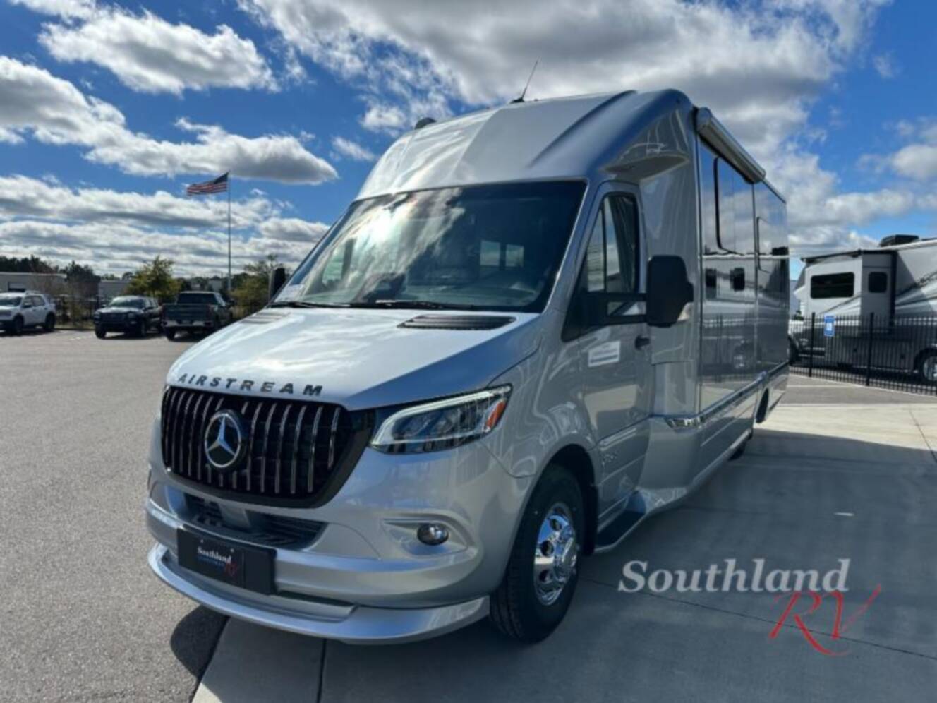 A photo of this 2026 Airstream Atlas Murphy Suite