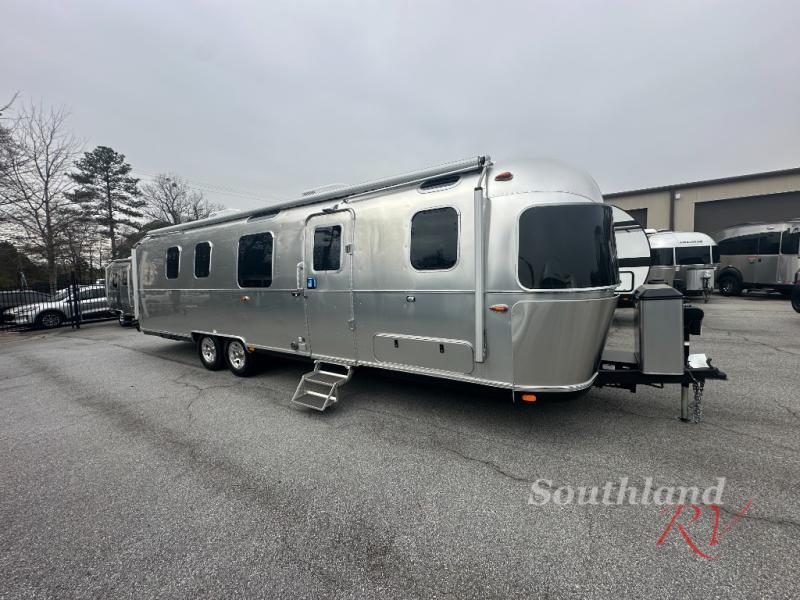 2026 Airstream Classic 33FB Twin RV