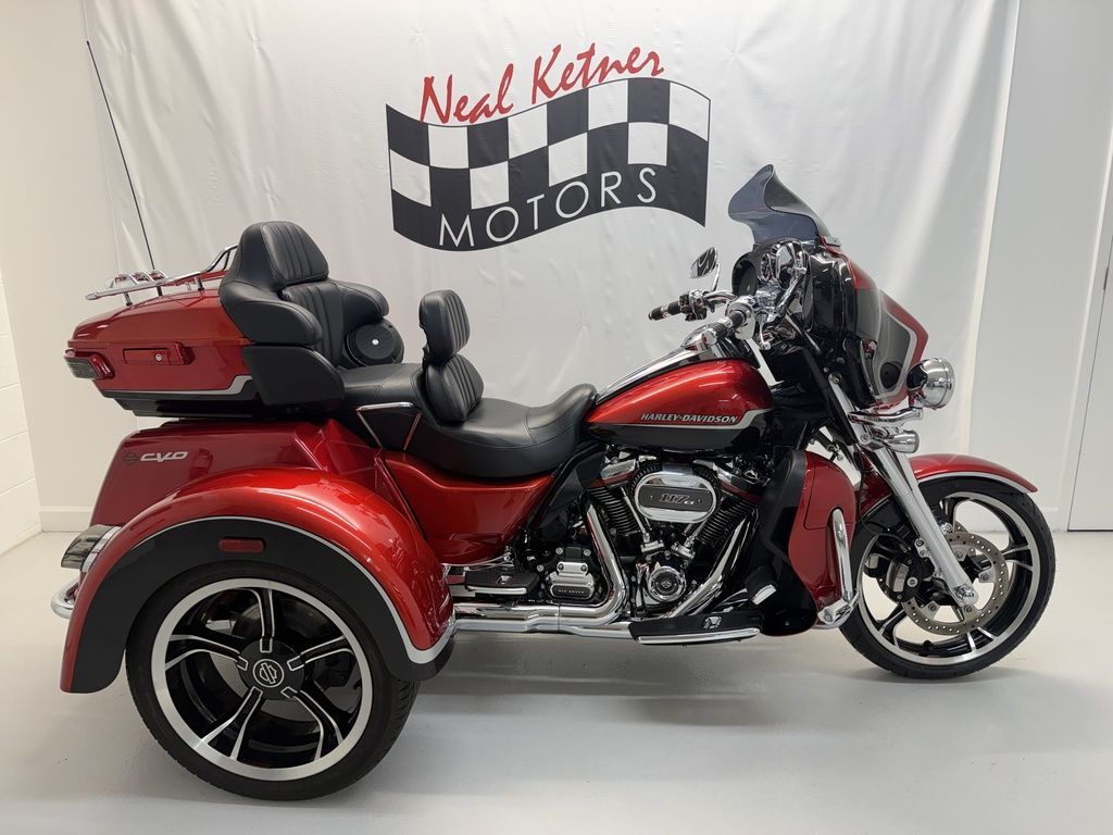 2021 Harley-Davidson® FLHTCUTGSE - CVO Tri Glide® in Winston Salem, NC