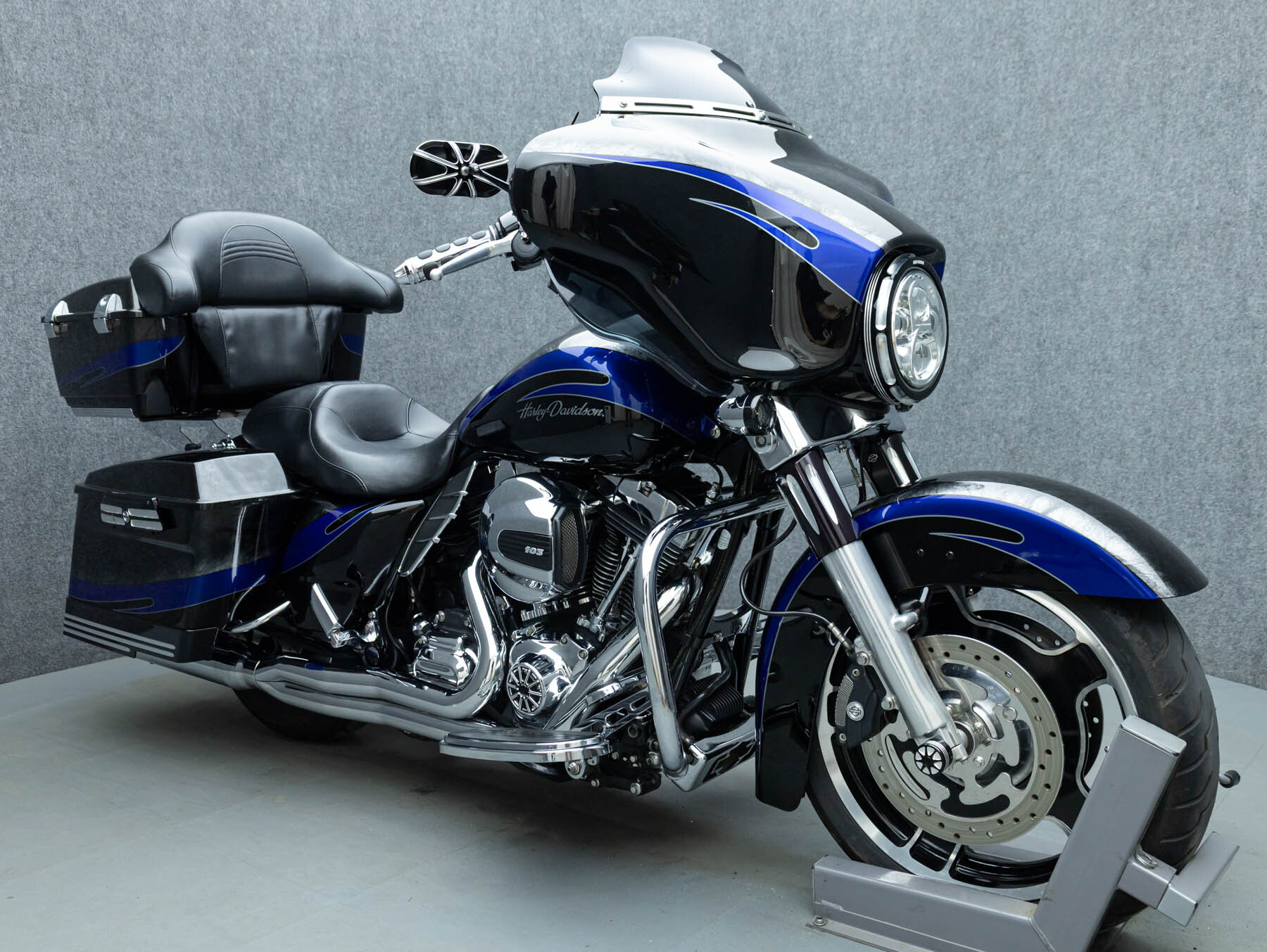 2009 Harley Davidson FLHX STREET GLIDE W/ABS CVO BASE in Pembroke, NH