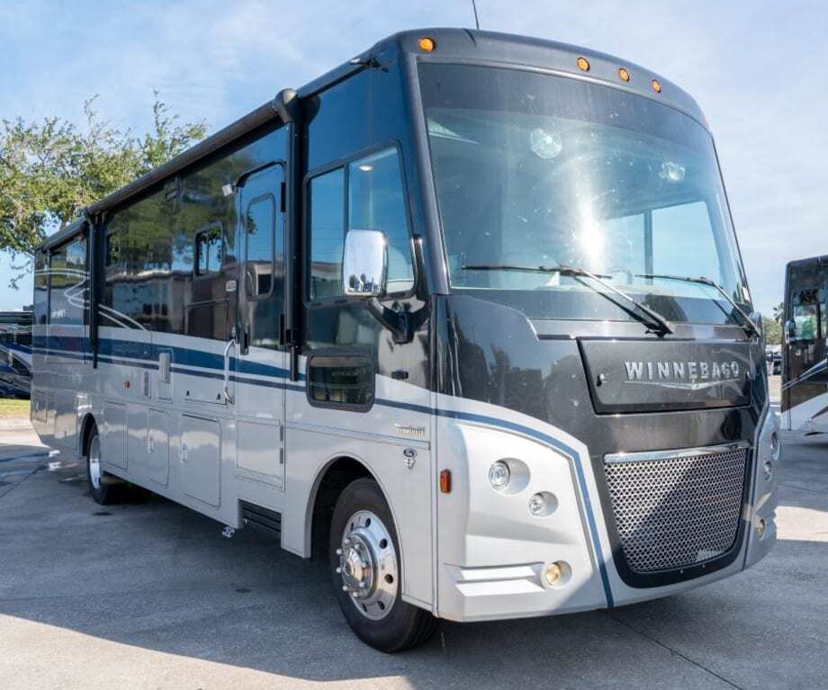 2021 Winnebago ADVENTURER 35F in fort myers FL