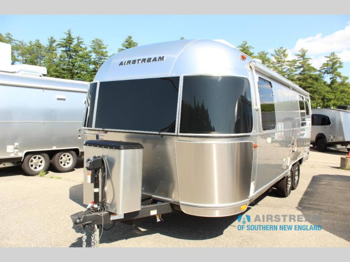 A photo of this 2026 Airstream Trade Wind 25FBQ