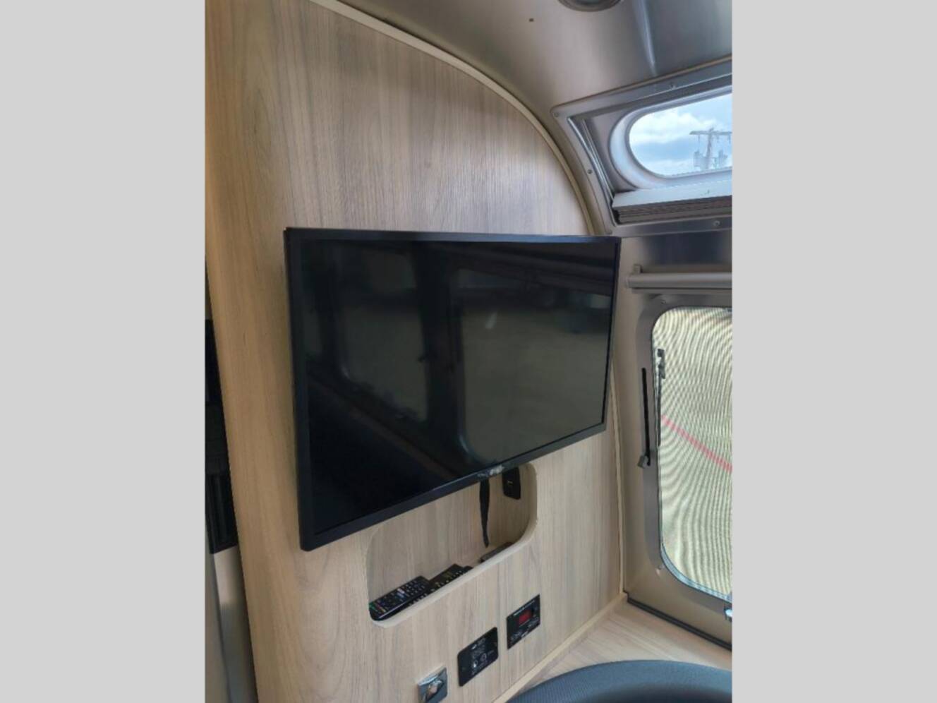 A photo of this 2021 Airstream Globetrotter 30RB Twin