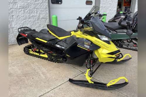 2022 Ski-Doo Renegade® X® Rotax® 600R E-TEC® Ice Rip XT 1.25 Bla in big bend WI