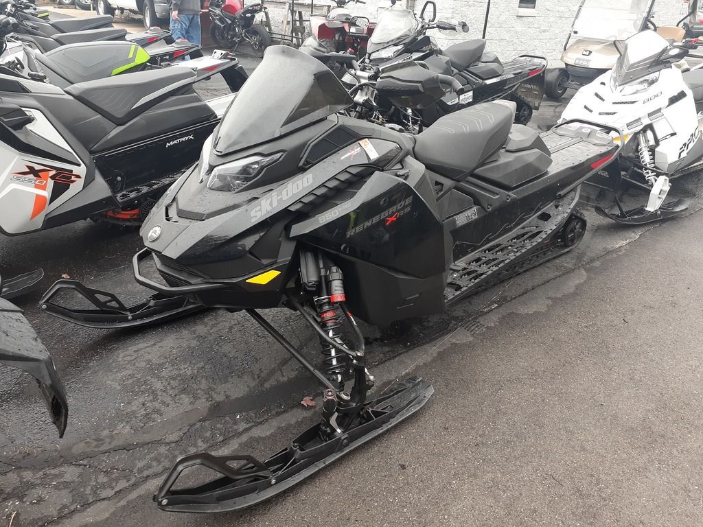2023 Ski-Doo MXZ® X-RS® Rotax® 850 E-TEC Ice R_10.25"_Smart-S & T in big bend WI