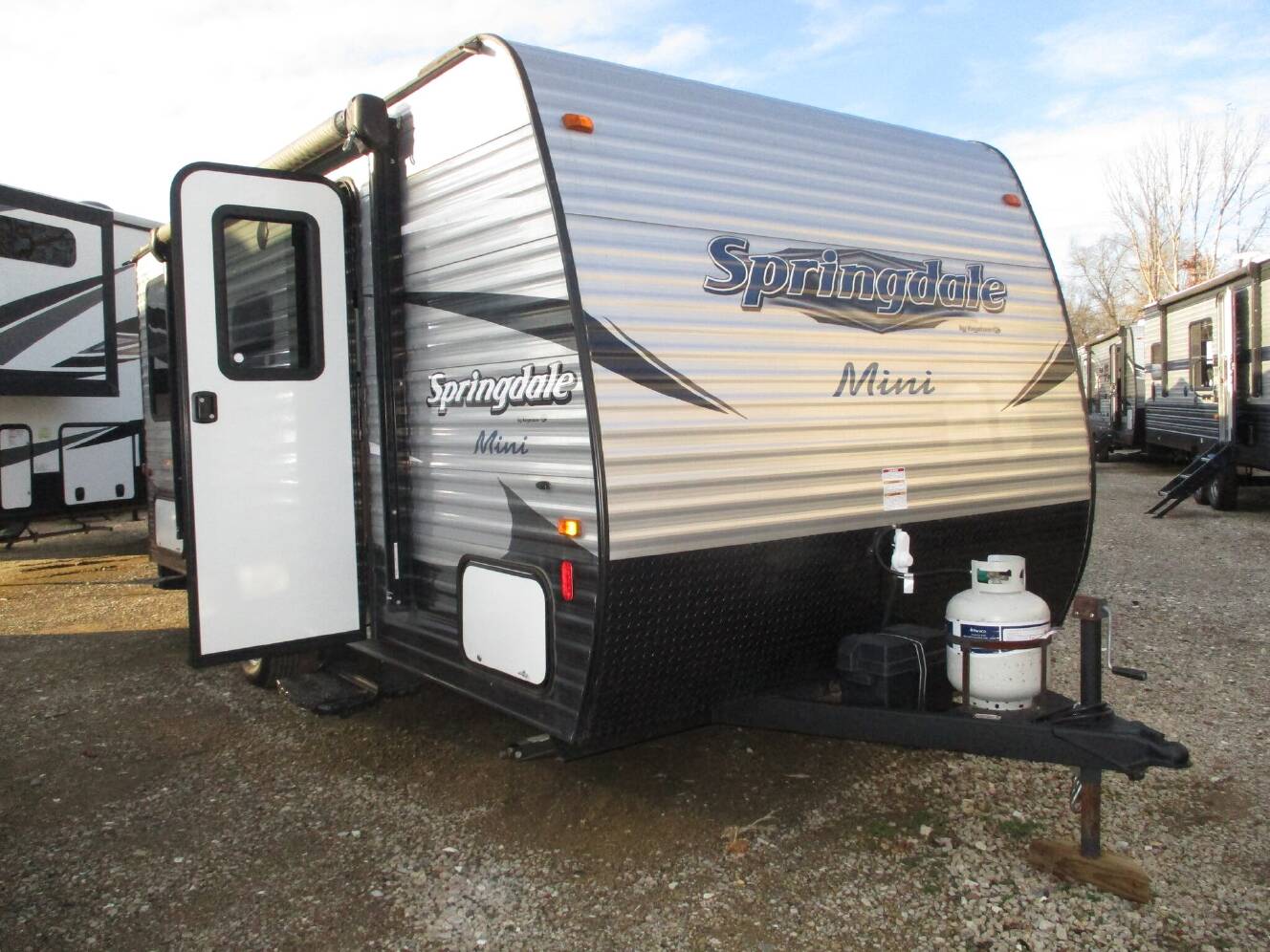 A photo of this 2018 Keystone Springdale Summerland Mini 1750RD Front East-West Queen
