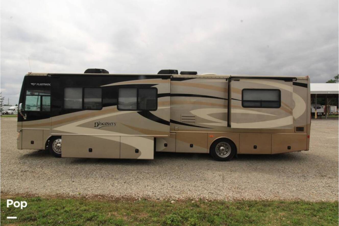 A photo of this 2007 Fleetwood Discovery 39S