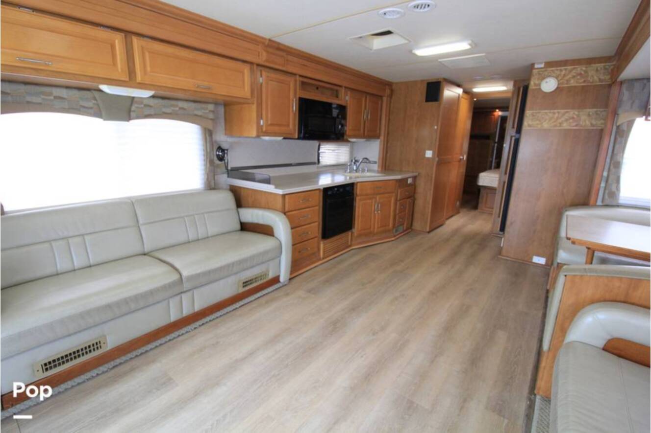 A photo of this 2007 Fleetwood Discovery 39S