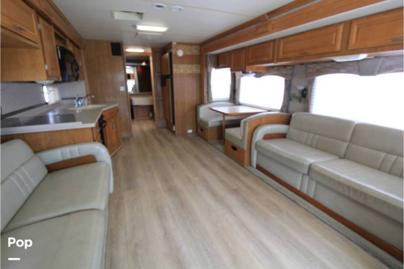 A photo of this 2007 Fleetwood Discovery 39S