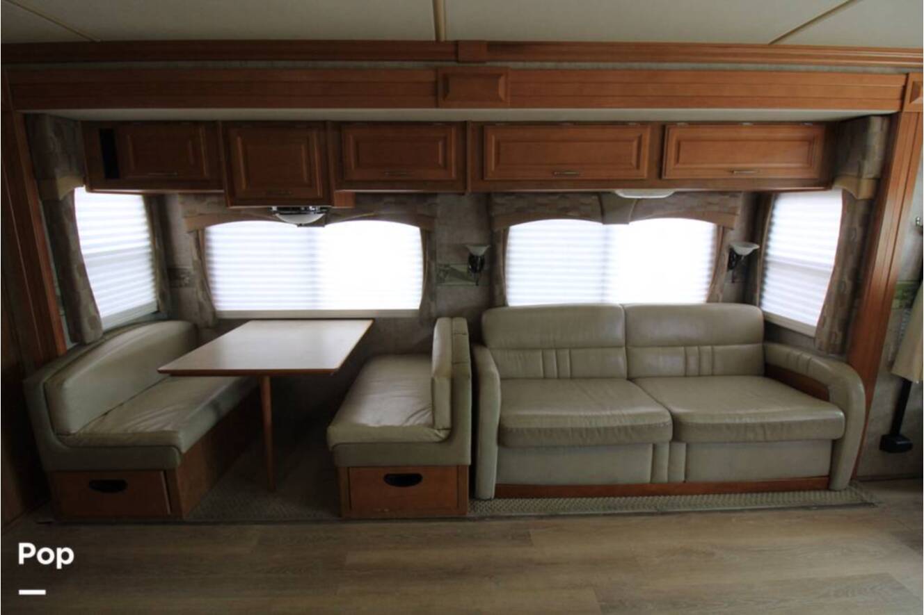 A photo of this 2007 Fleetwood Discovery 39S
