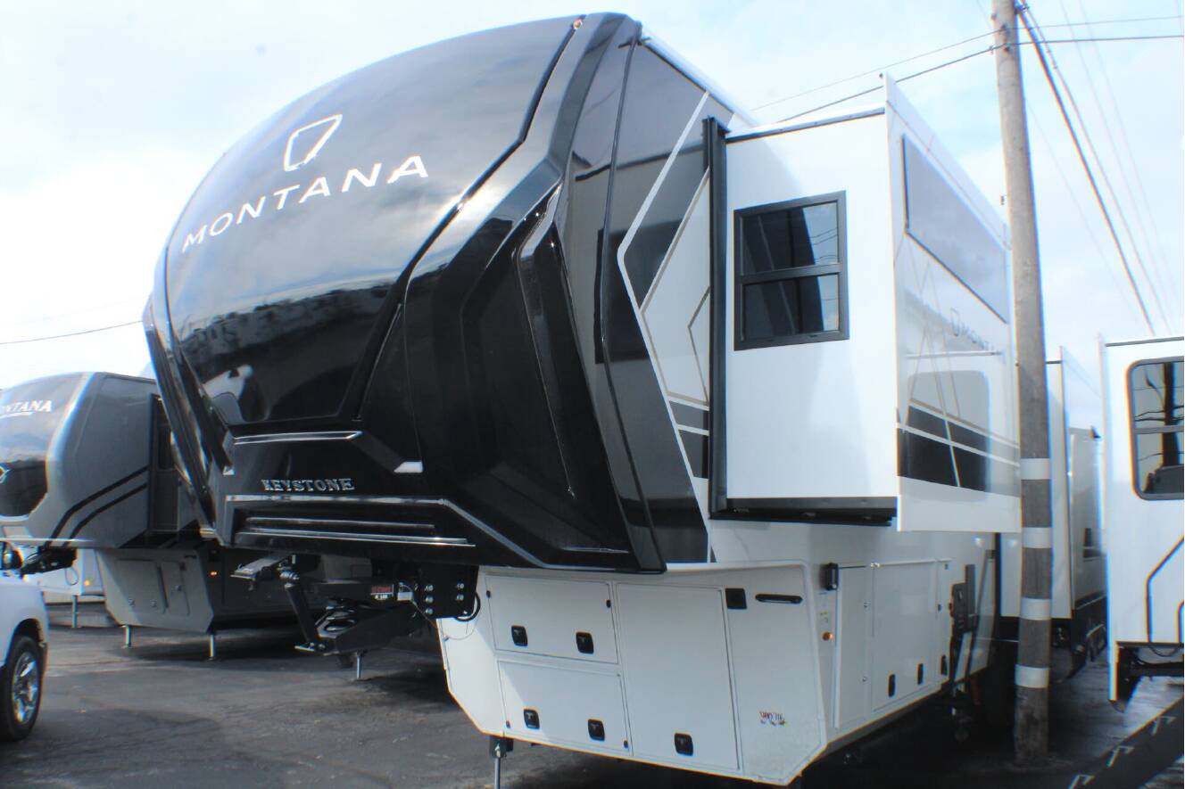 A photo of this 2026 Keystone Montana 3100RL