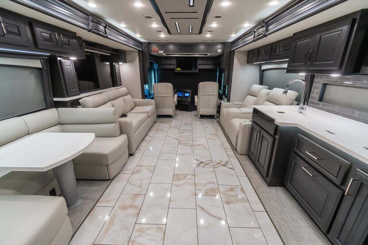 2026 Fleetwood Discovery LXE 44B in alvarado TX