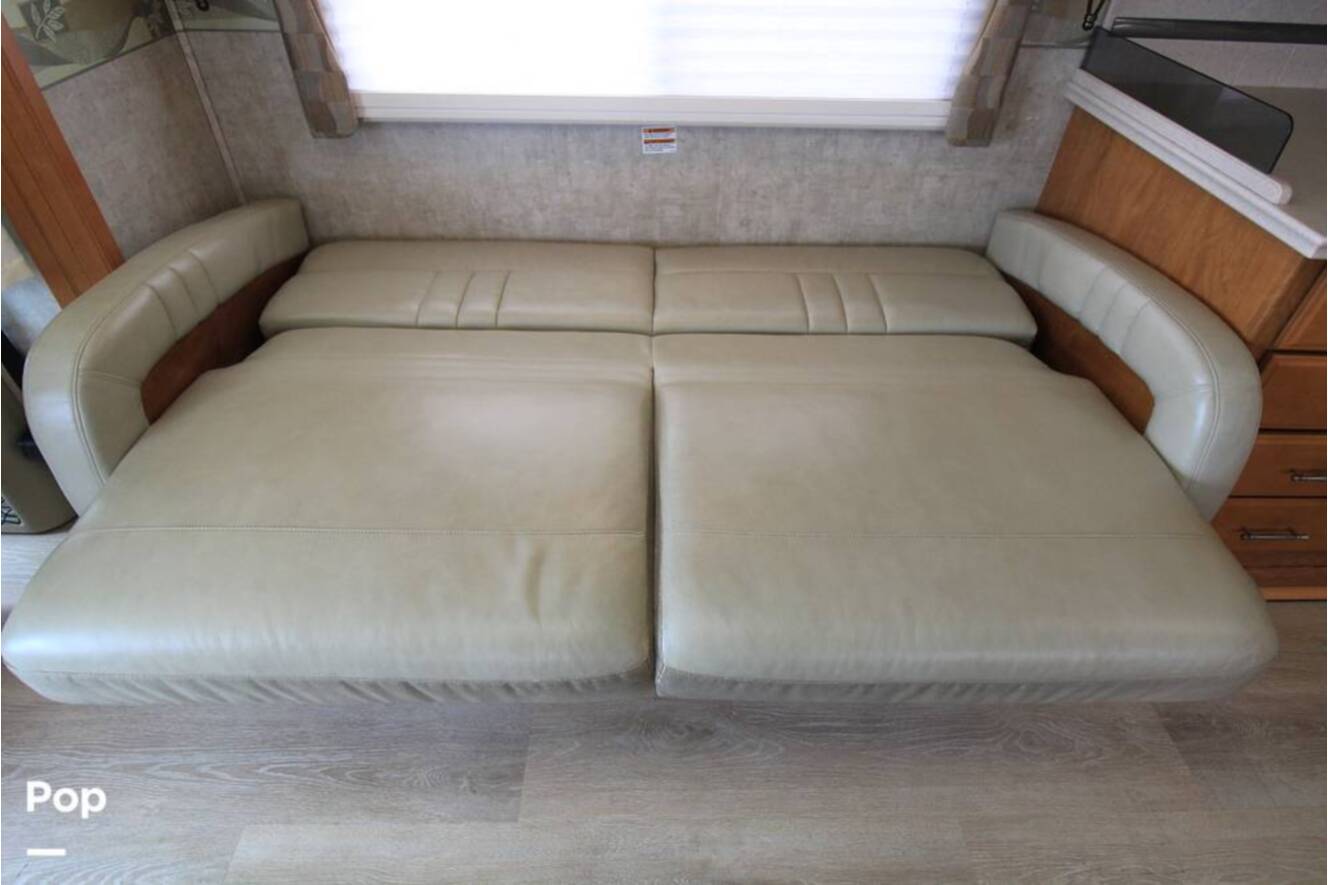 A photo of this 2007 Fleetwood Discovery 39S