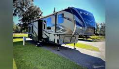 2017 Keystone Fuzion 423 RV