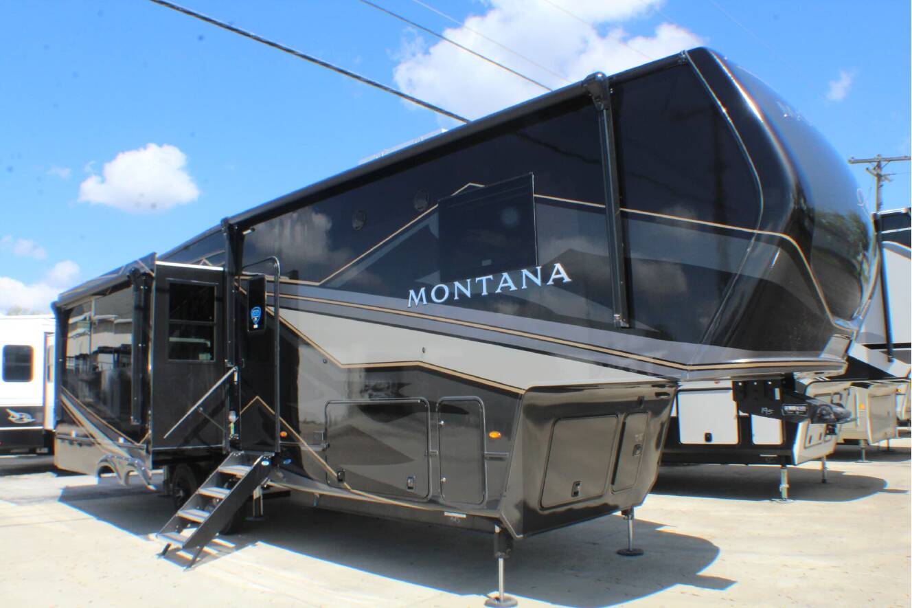A photo of this 2025 Keystone Montana 3123RL