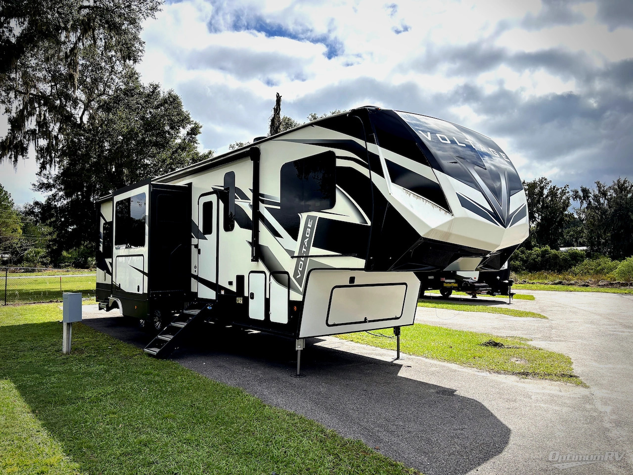 2021 Dutchmen Voltage 3635 in ocala FL