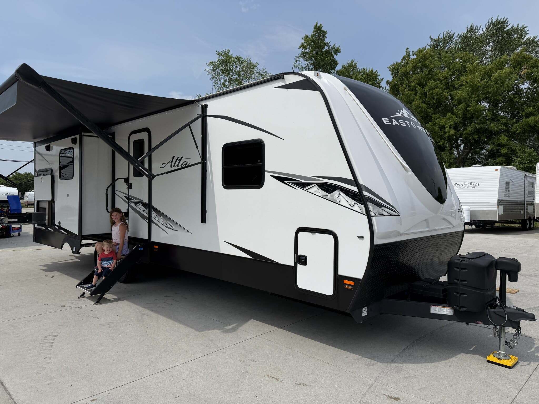 2023 East To West Alta 2810KIK in taylor MI