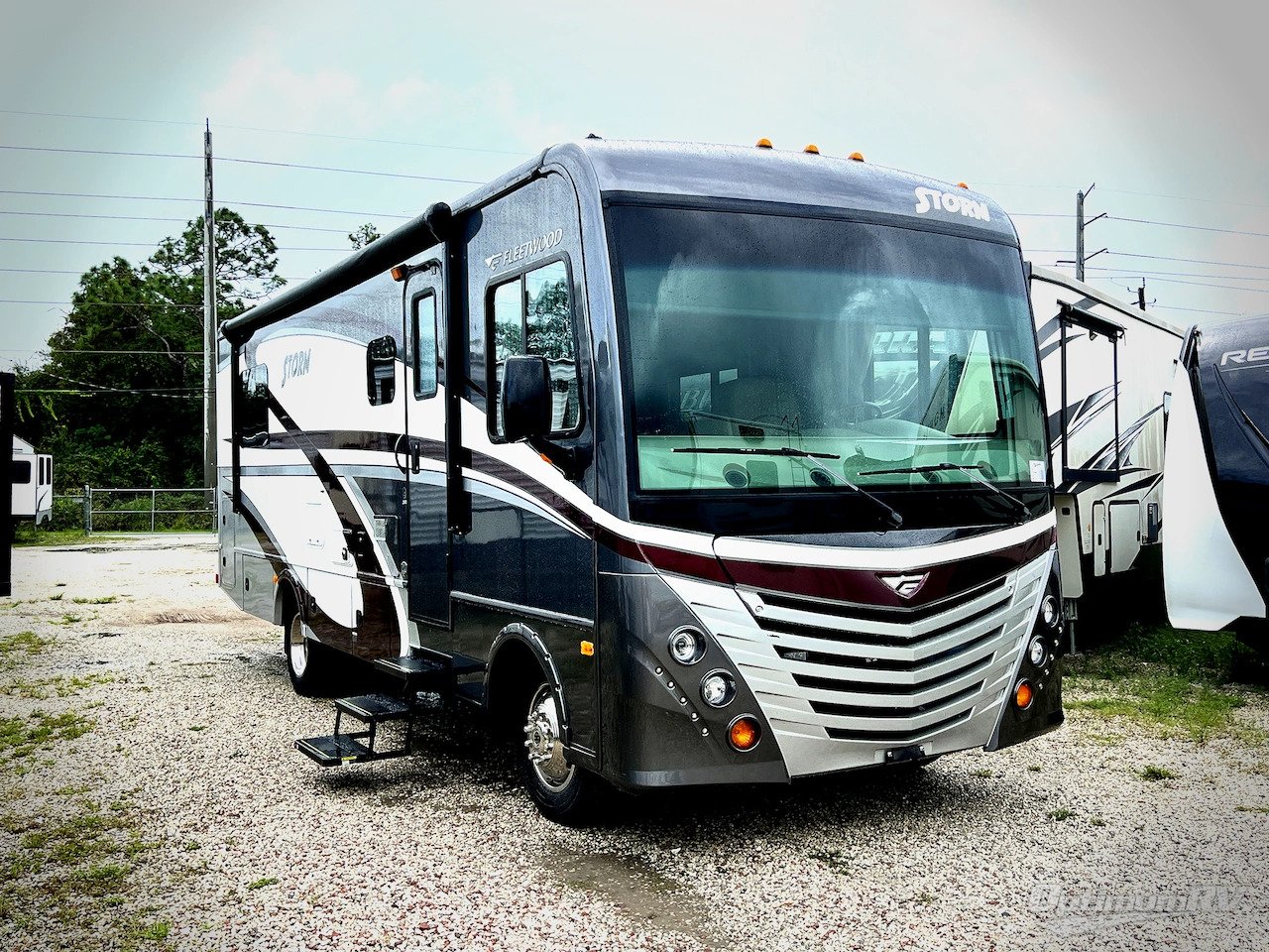 2016 Fleetwood Storm 28MS in mims FL