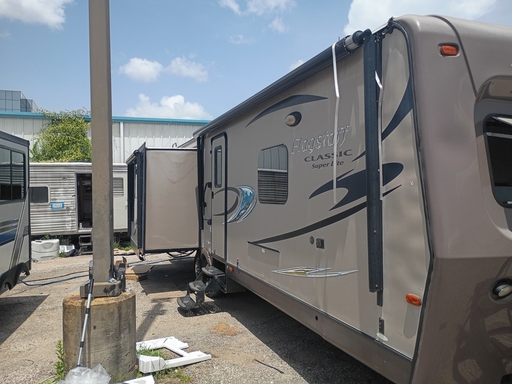 2014 Forest River Flagstaff Classic Super Lite 832IKBS in houston TX