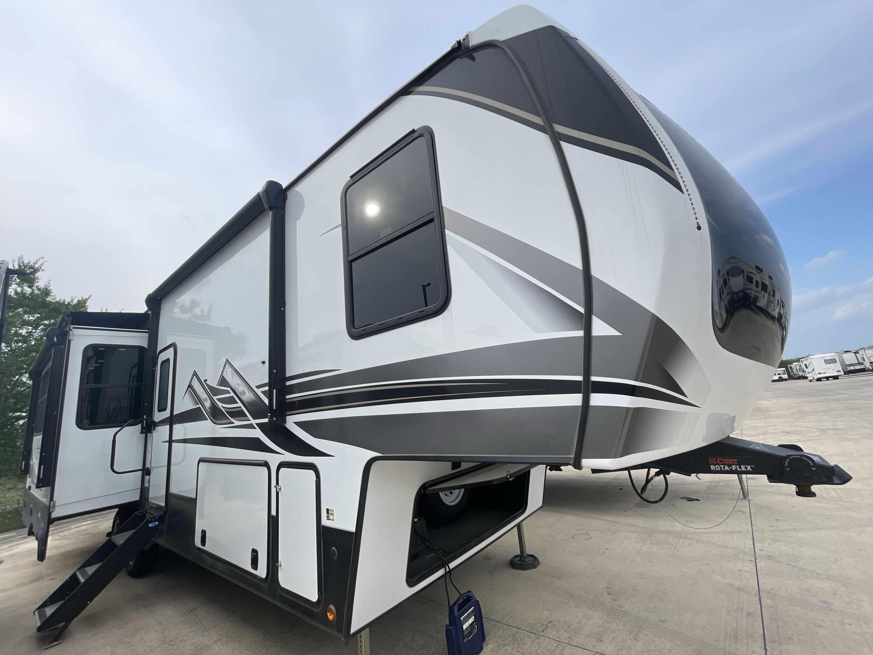 2024 Dutchmen YUKON 320RL in new braunfels TX