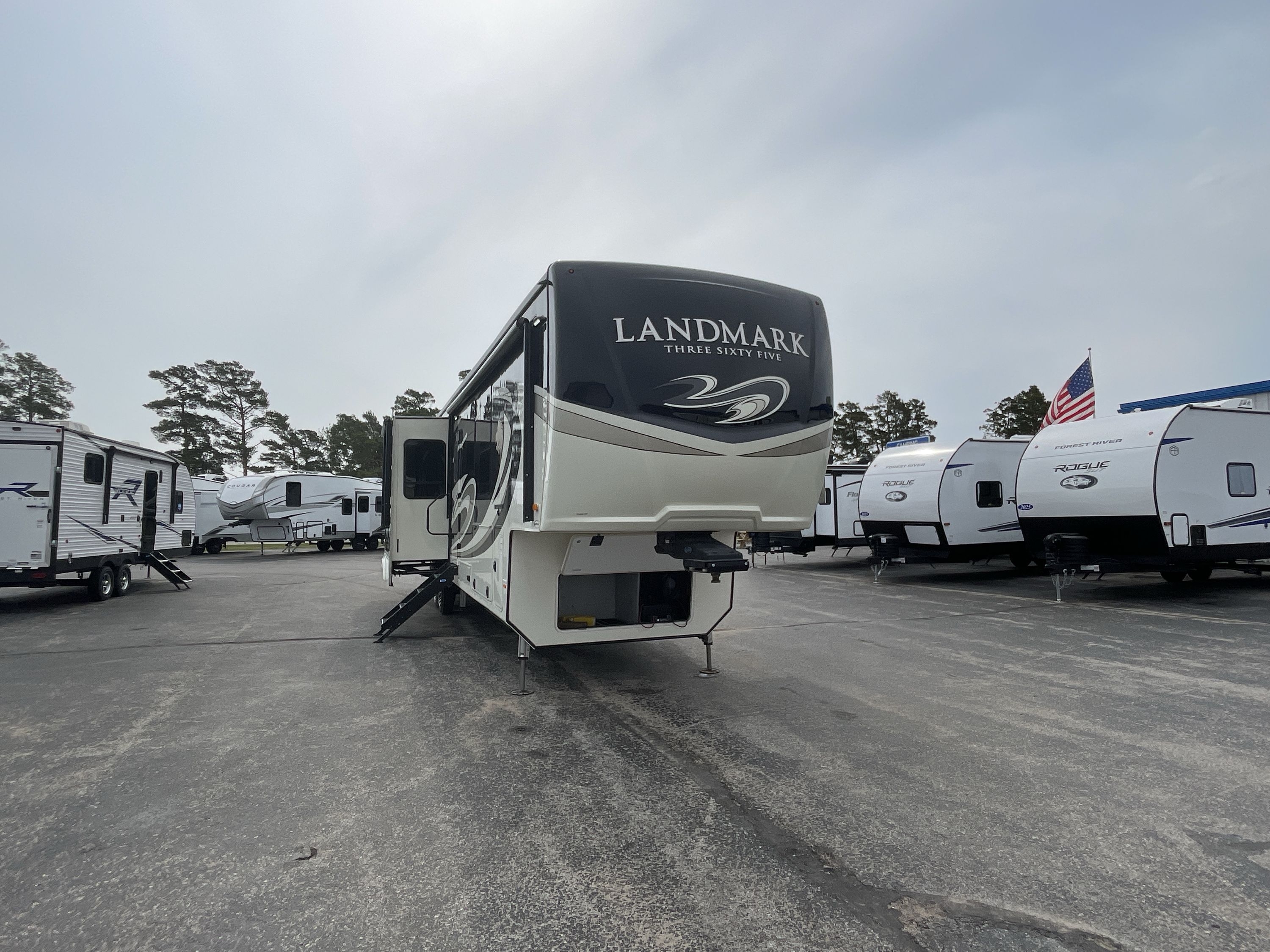 2019 Heartland LANDMARK PHOENIX LM PHOENIX in wauconda IL