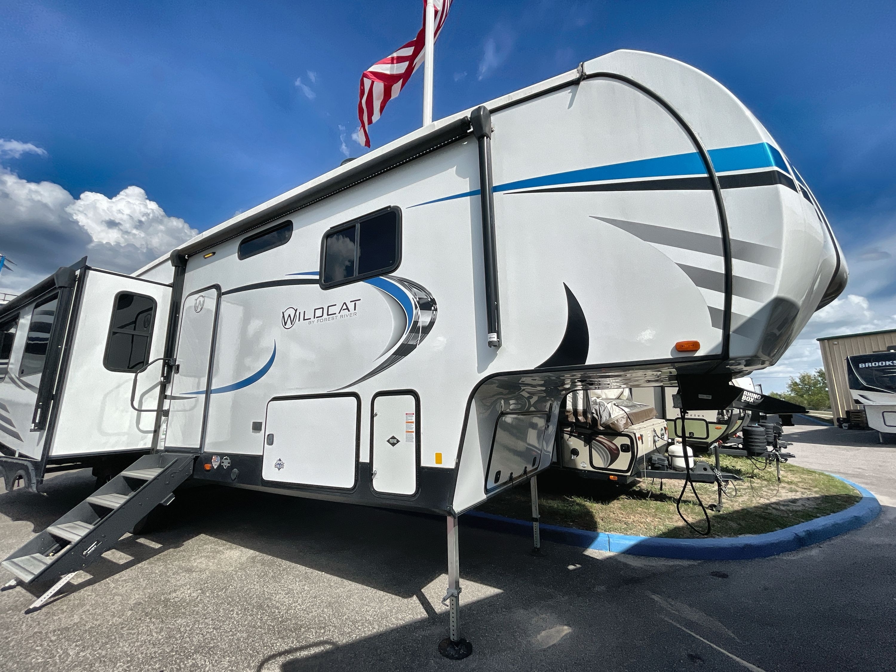2022 Forest River WILDCAT 333RLBS in summerfield FL