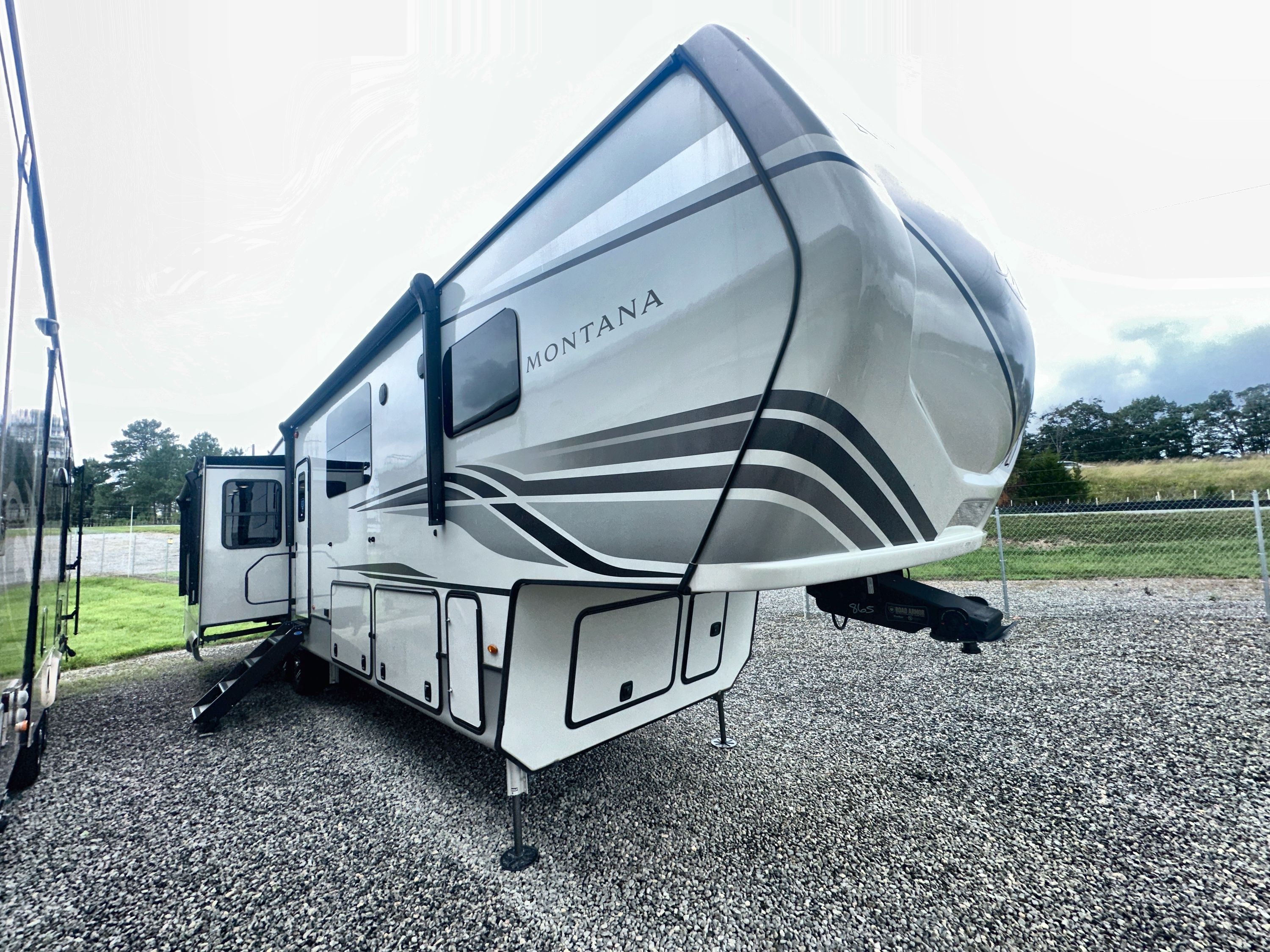 2023 Keystone MONTANA 3857BR in thornburg VA