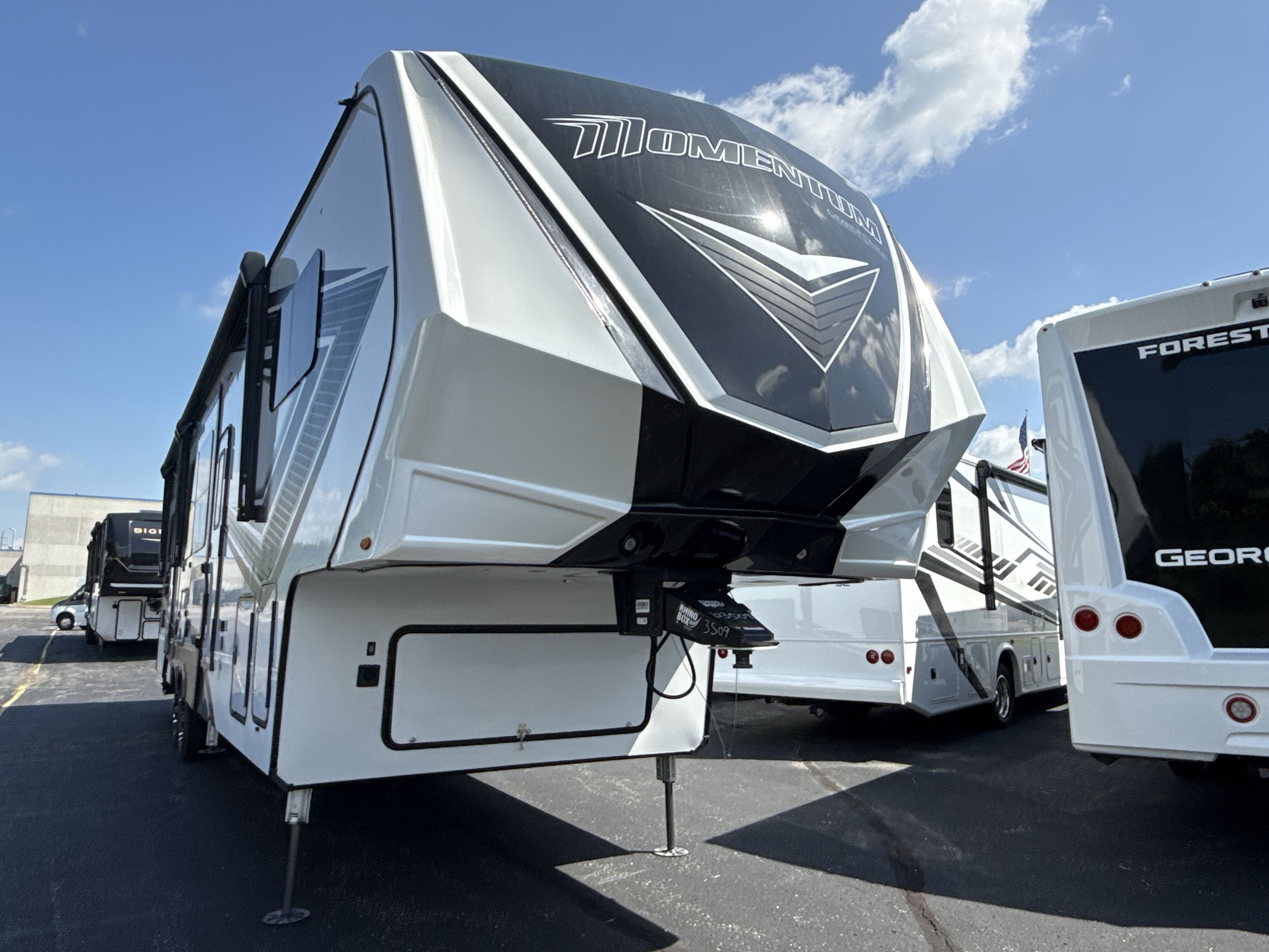 2023 Grand Design MOMENTUM M CLASS 351MS in birch run MI