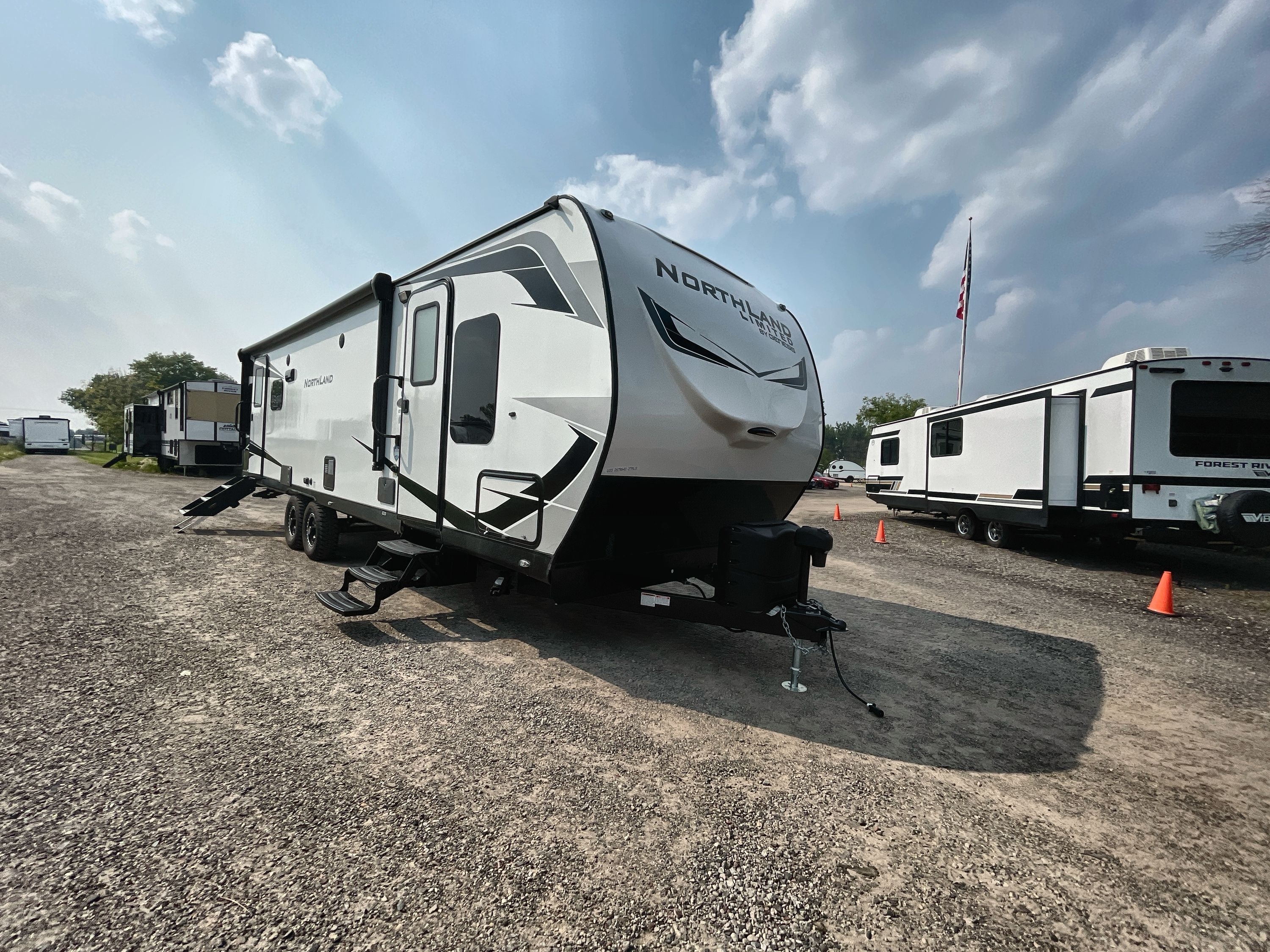 2023 Genesis Supreme NORTHLAND LIMITED 27RLS in hugo MN