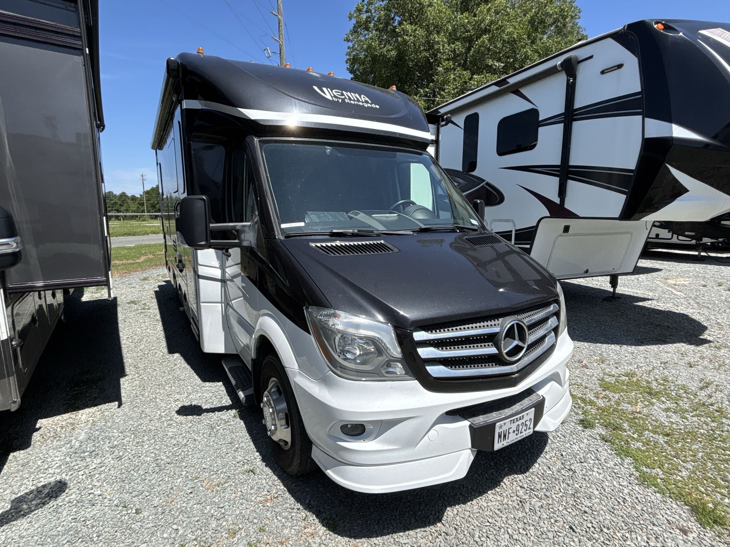 2018 Renegade Rv VIENNA 25VQRS in hope mills NC