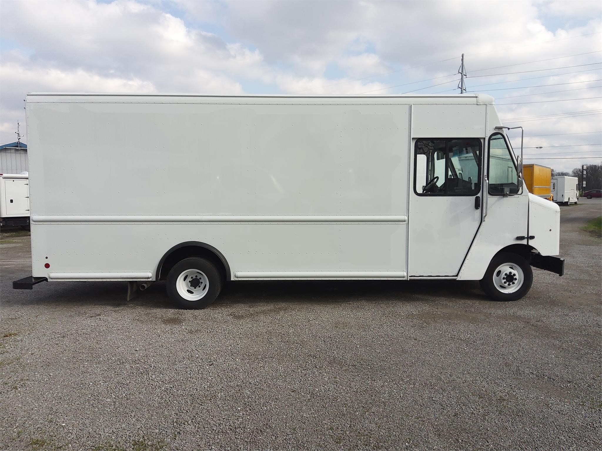2016 FORD E450 in Fort Wayne, IN