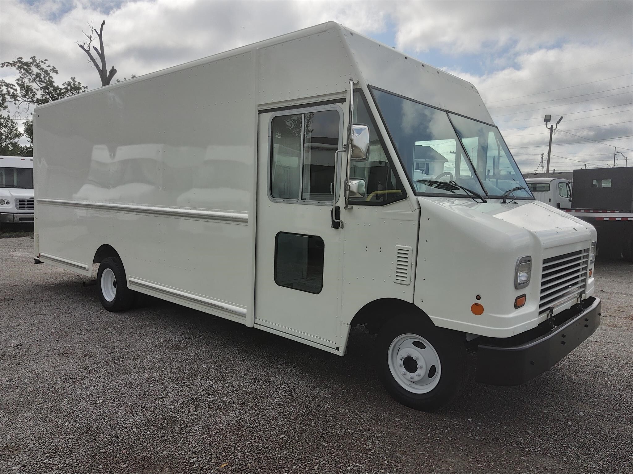 2010 FORD E450 in Fort Wayne, IN