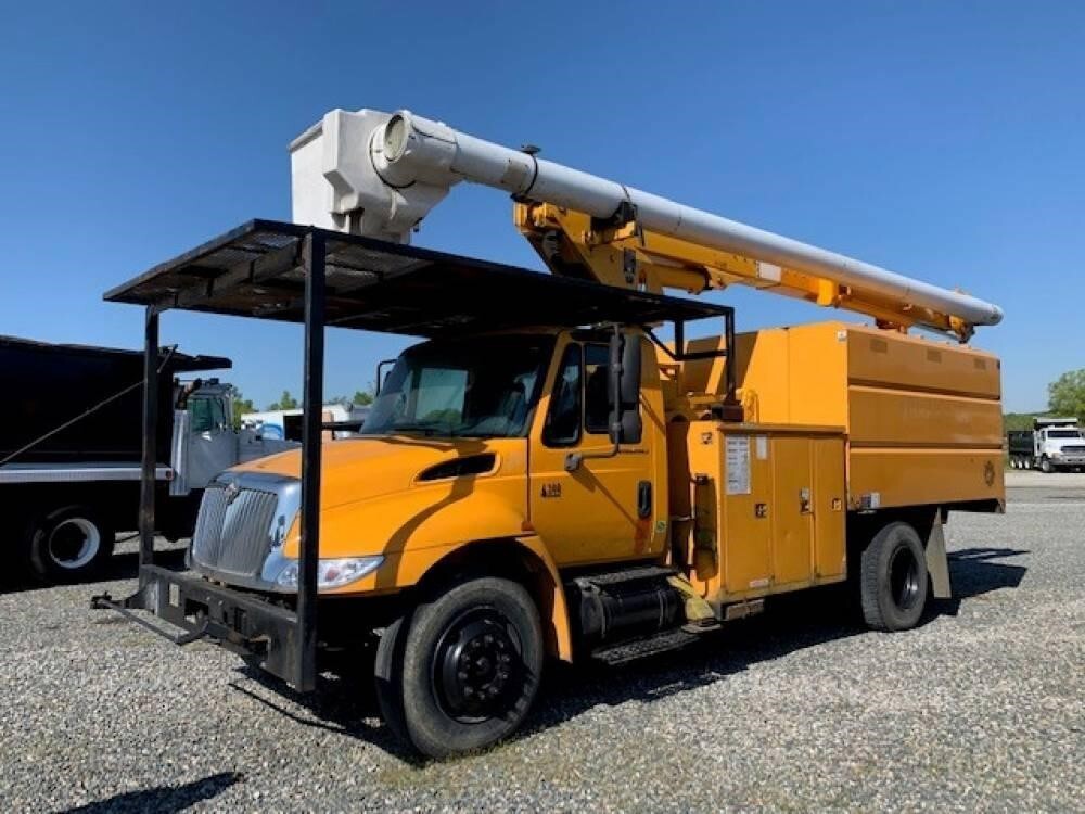 2005 INTERNATIONAL DURASTAR 4300 in Chatham, VA