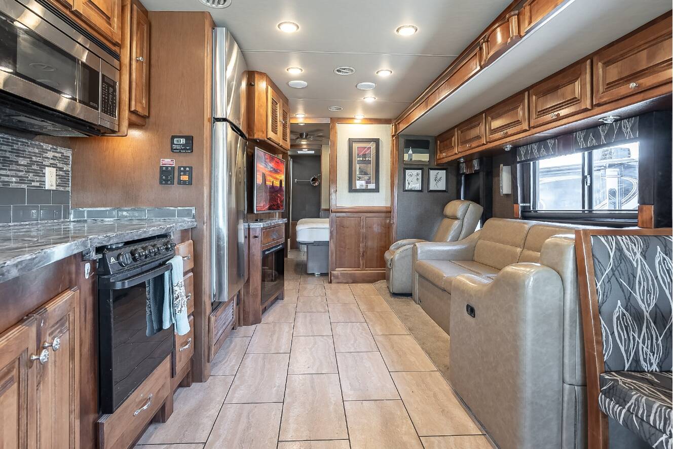 A photo of this 2016 Tiffin ALLEGRO 36LA