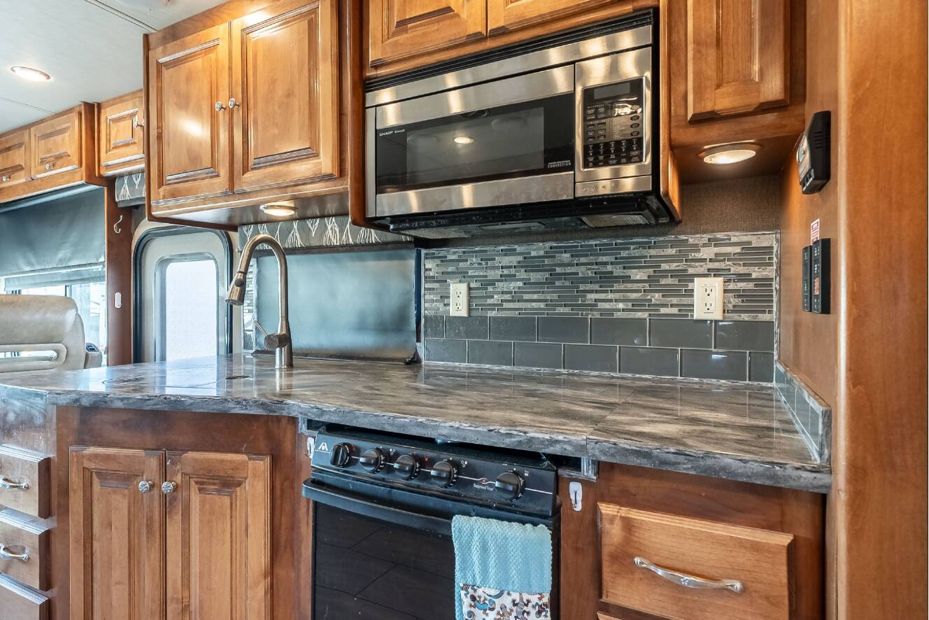 A photo of this 2016 Tiffin ALLEGRO 36LA