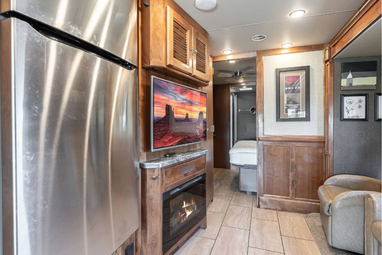 A photo of this 2016 Tiffin ALLEGRO 36LA