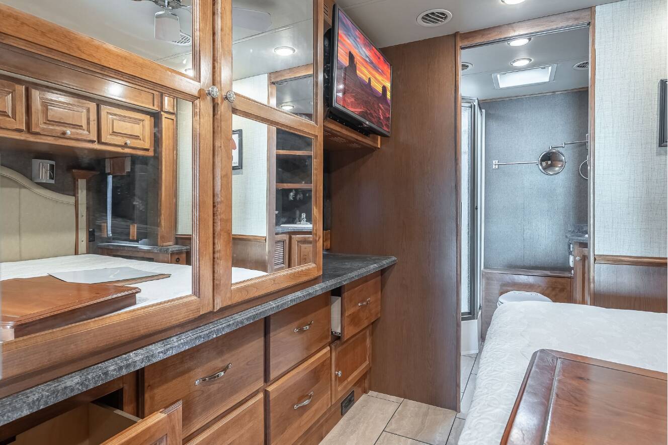 A photo of this 2016 Tiffin ALLEGRO 36LA