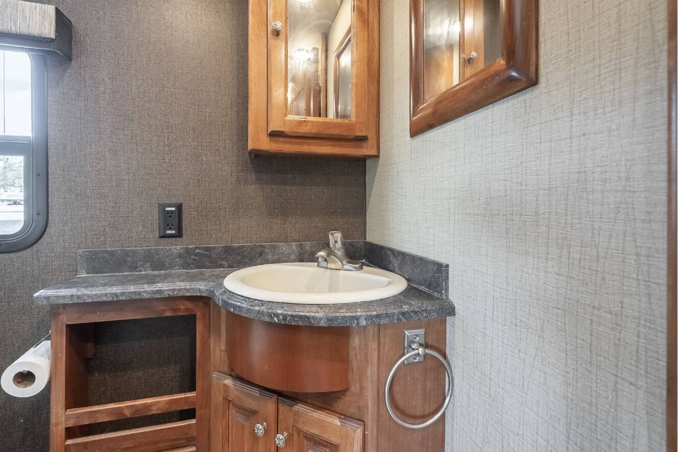 A photo of this 2016 Tiffin ALLEGRO 36LA