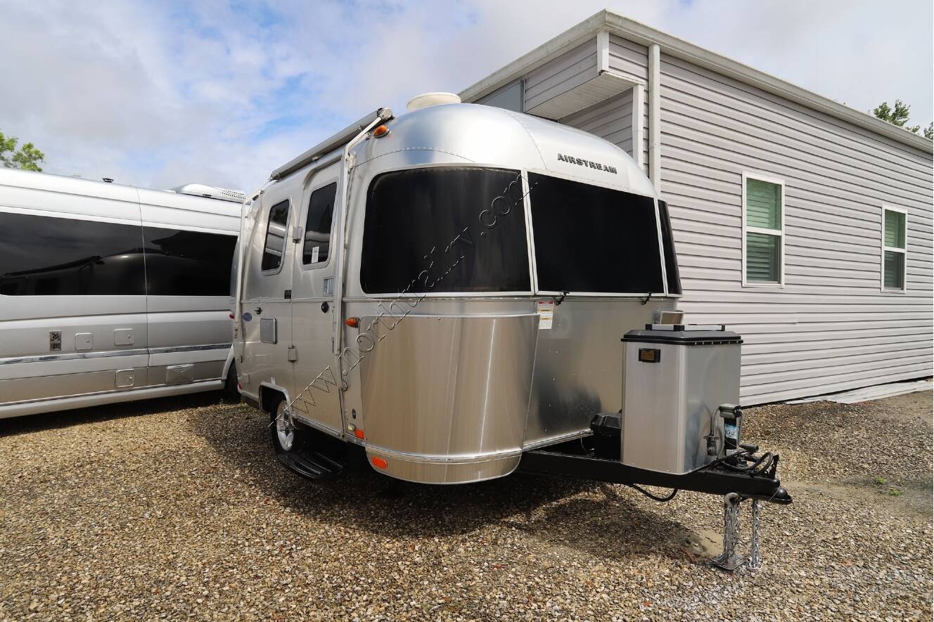 A photo of this 2017 Airstream Sport 16
