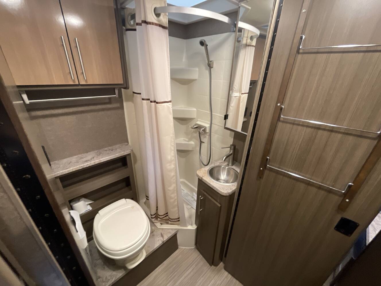 A photo of this 2018 Thor GEMINI 23TR