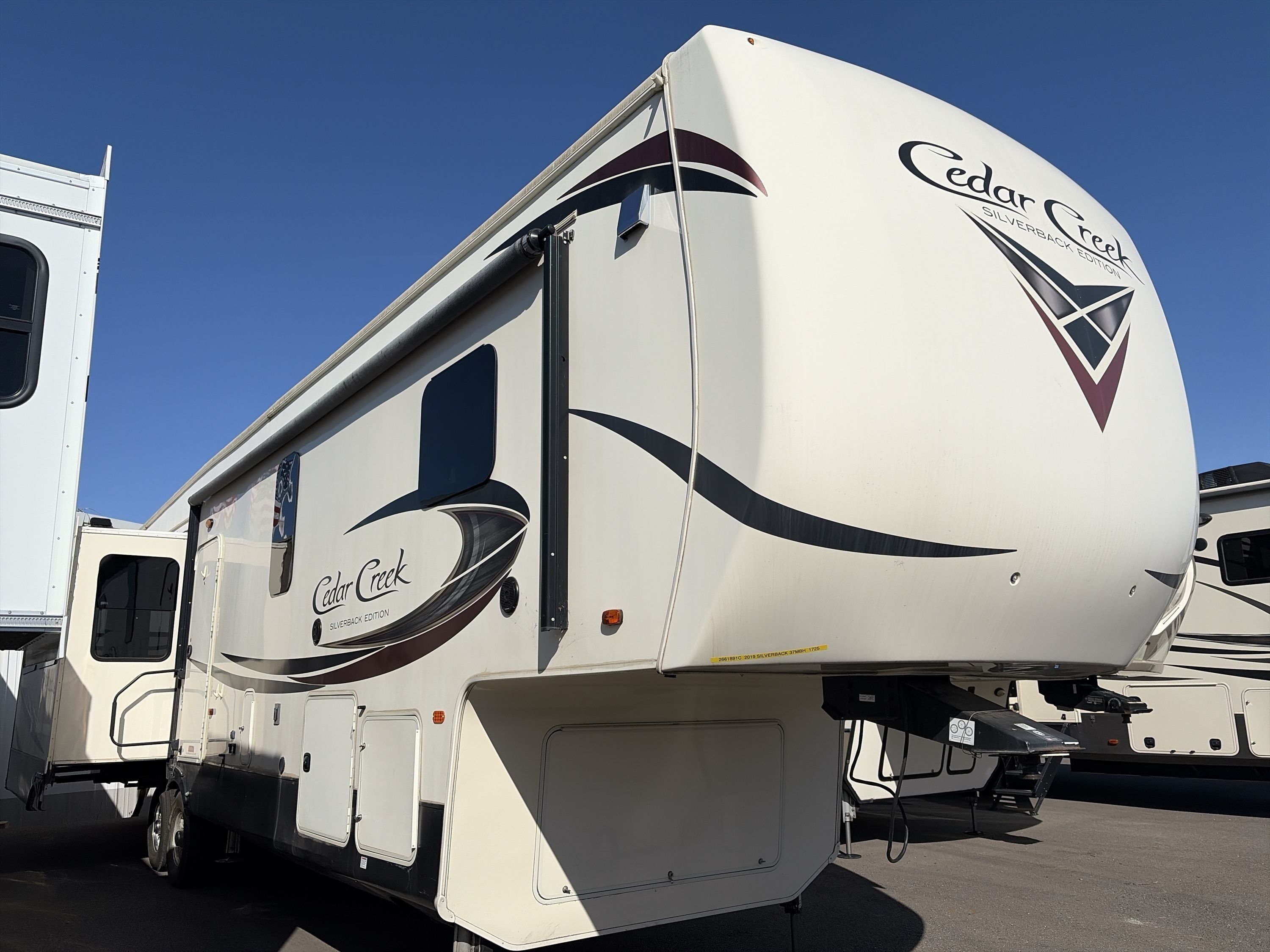 2019 Forest River CEDAR CREEK SILVERBACK 37MBH RV