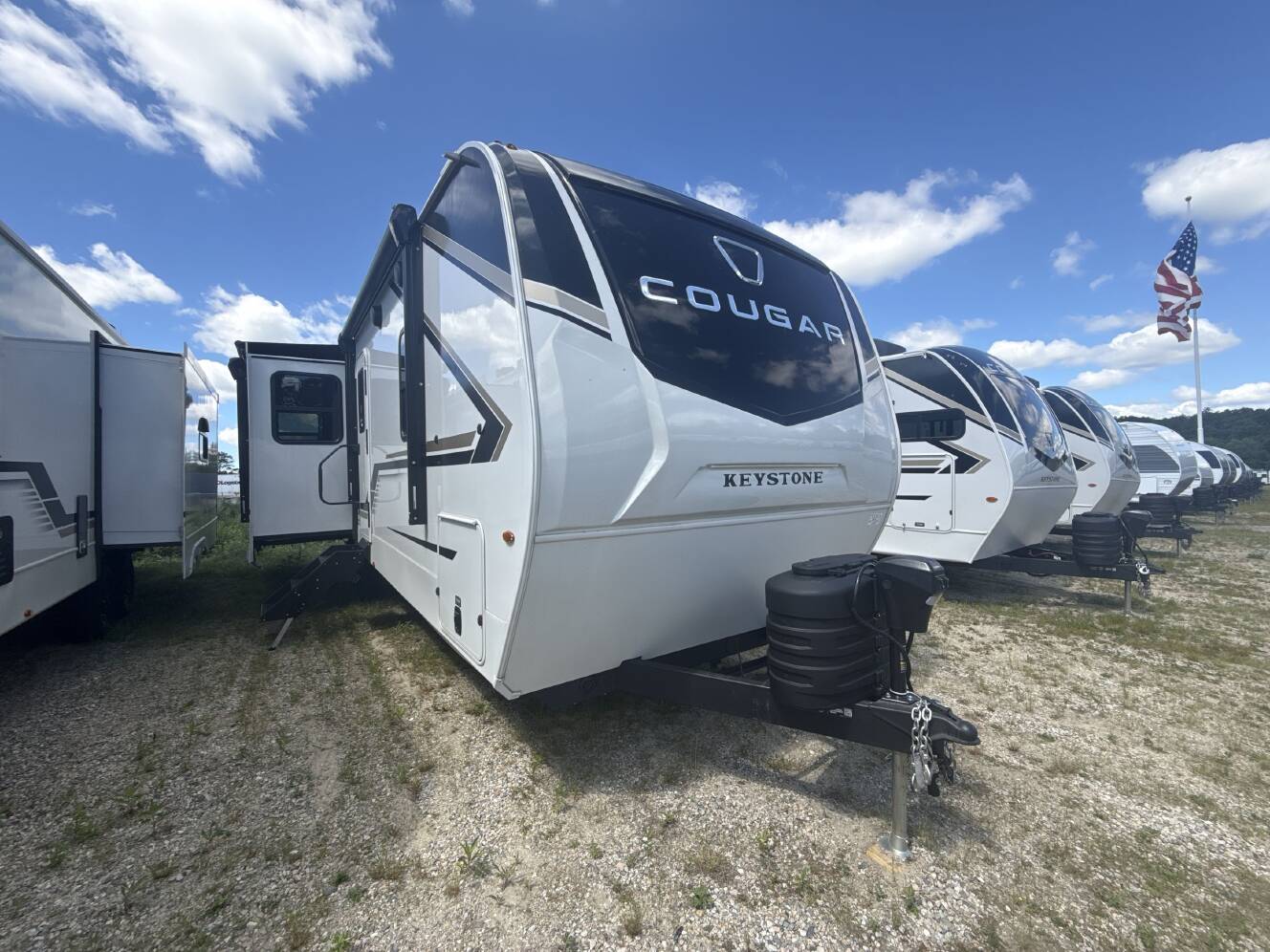 A photo of this 2027 Keystone COUGAR 29RLP