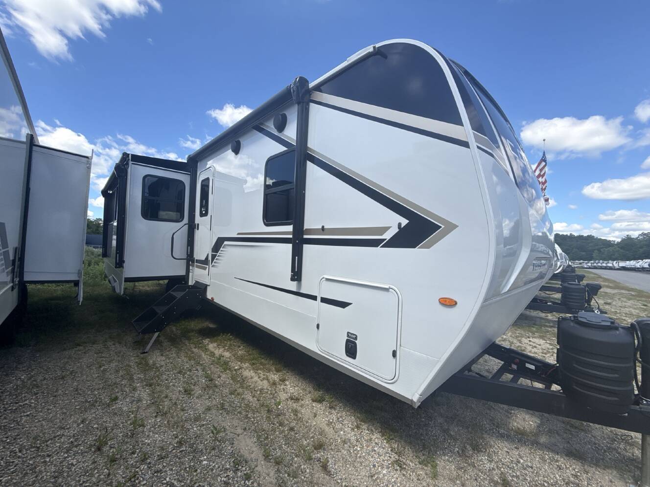 A photo of this 2027 Keystone COUGAR 29RLP