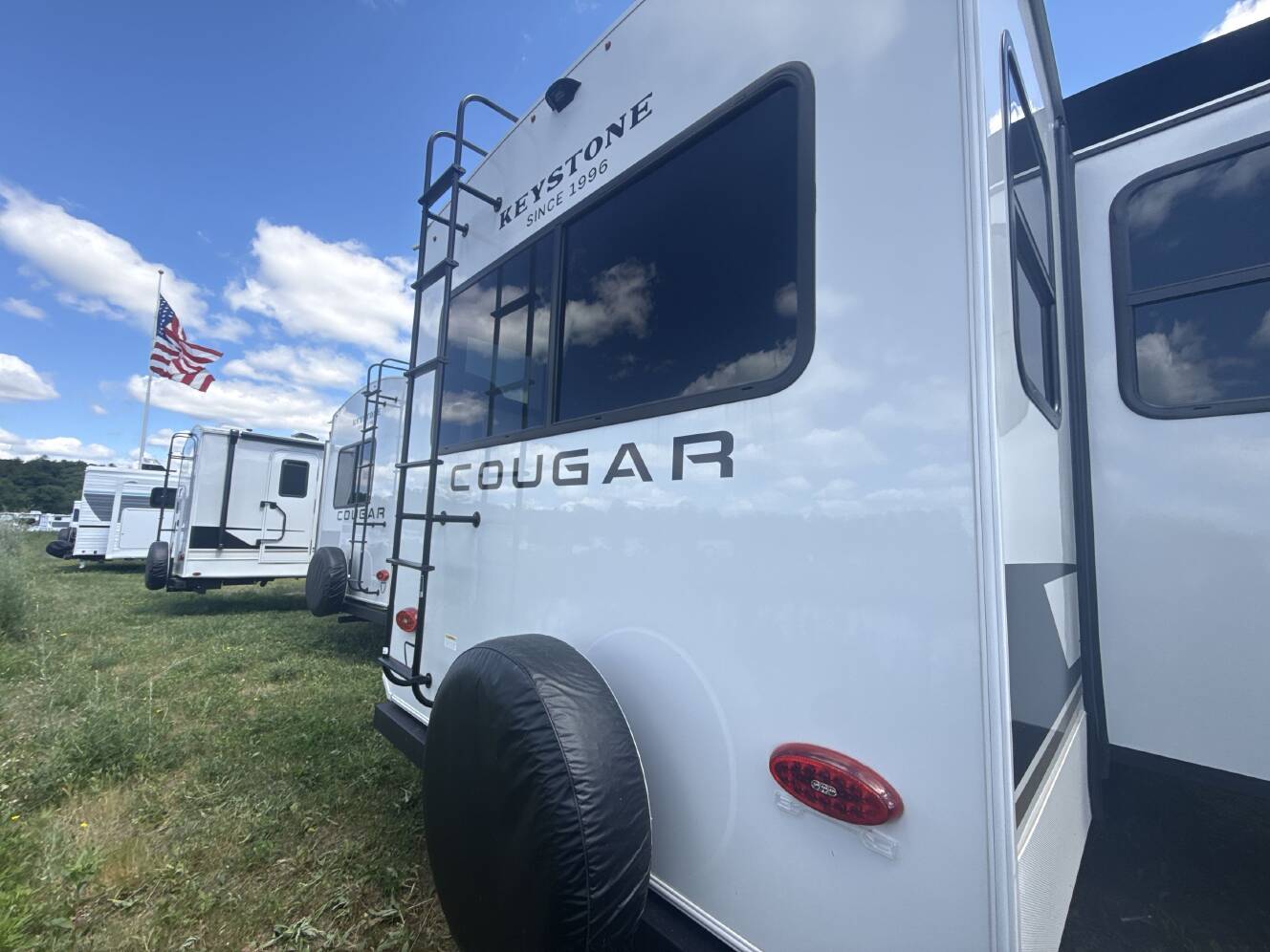 A photo of this 2027 Keystone COUGAR 29RLP