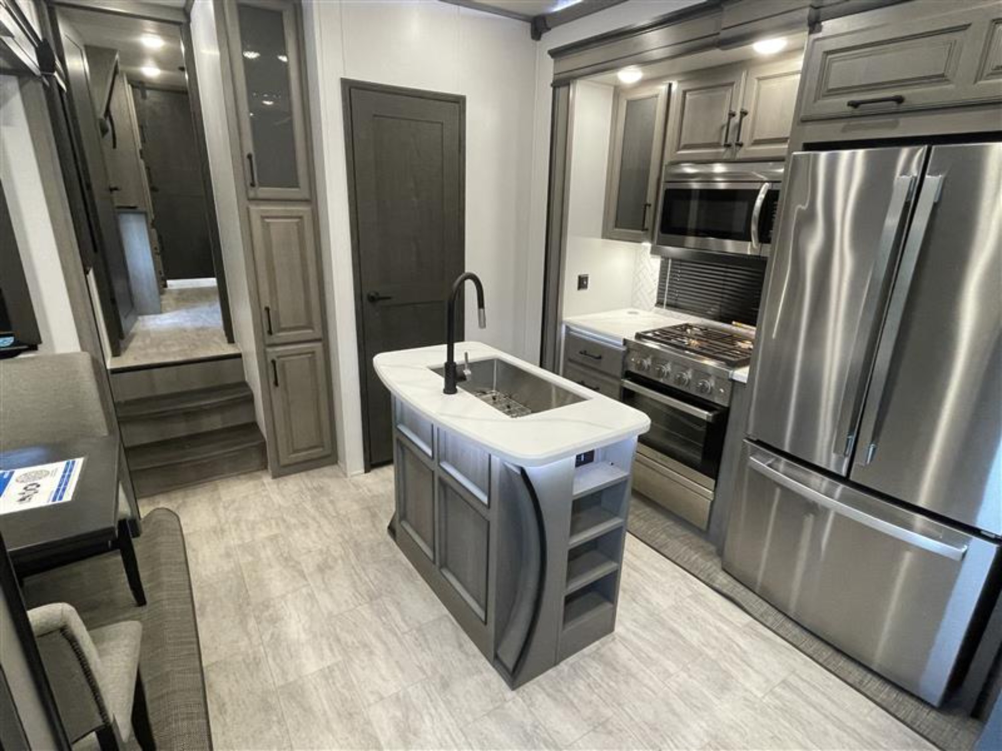 2023 Keystone MONTANA 3761FL in cocoa FL