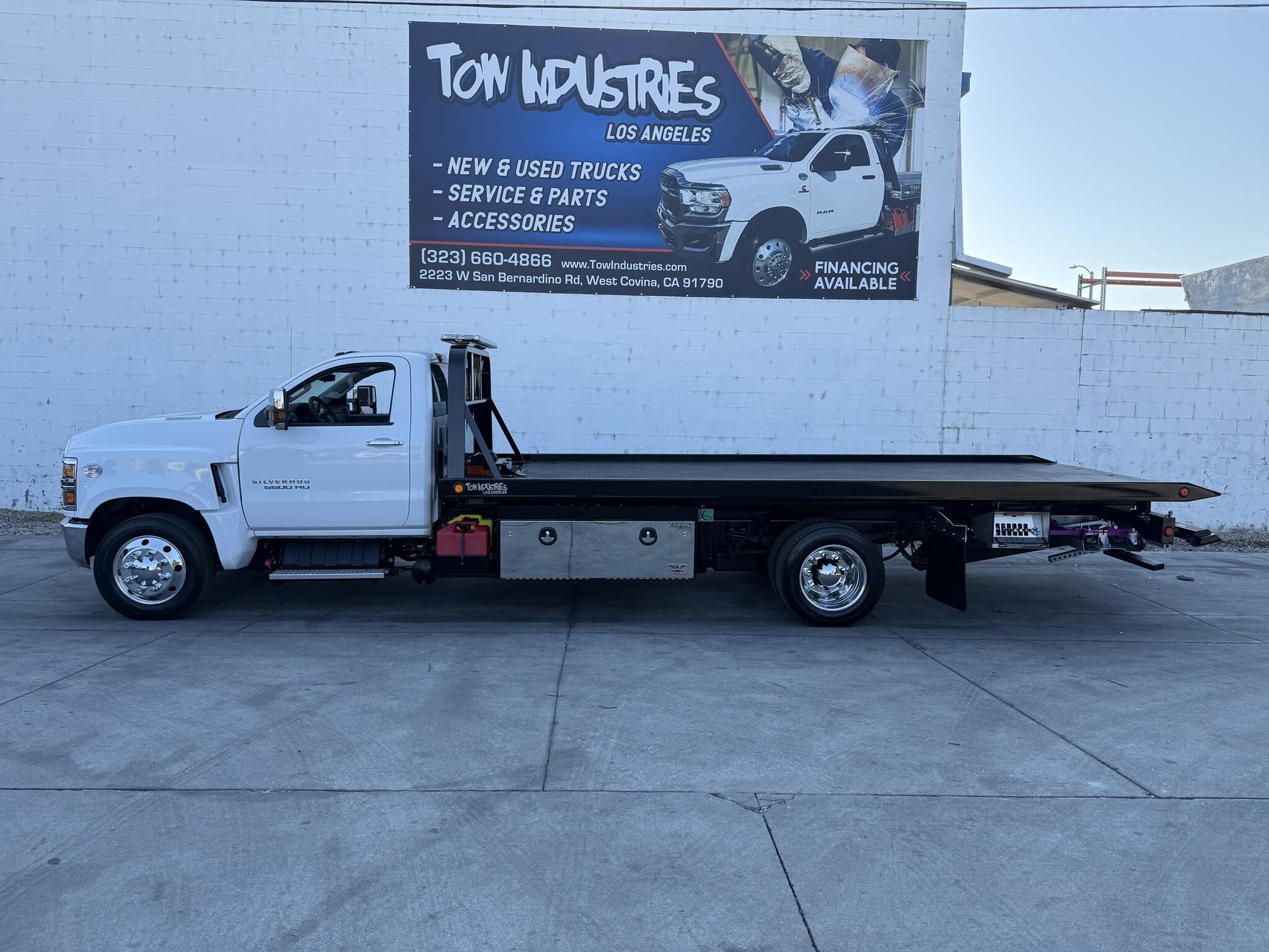 2024 CHEVROLET SILVERADO 5500HD in West Covina, CA