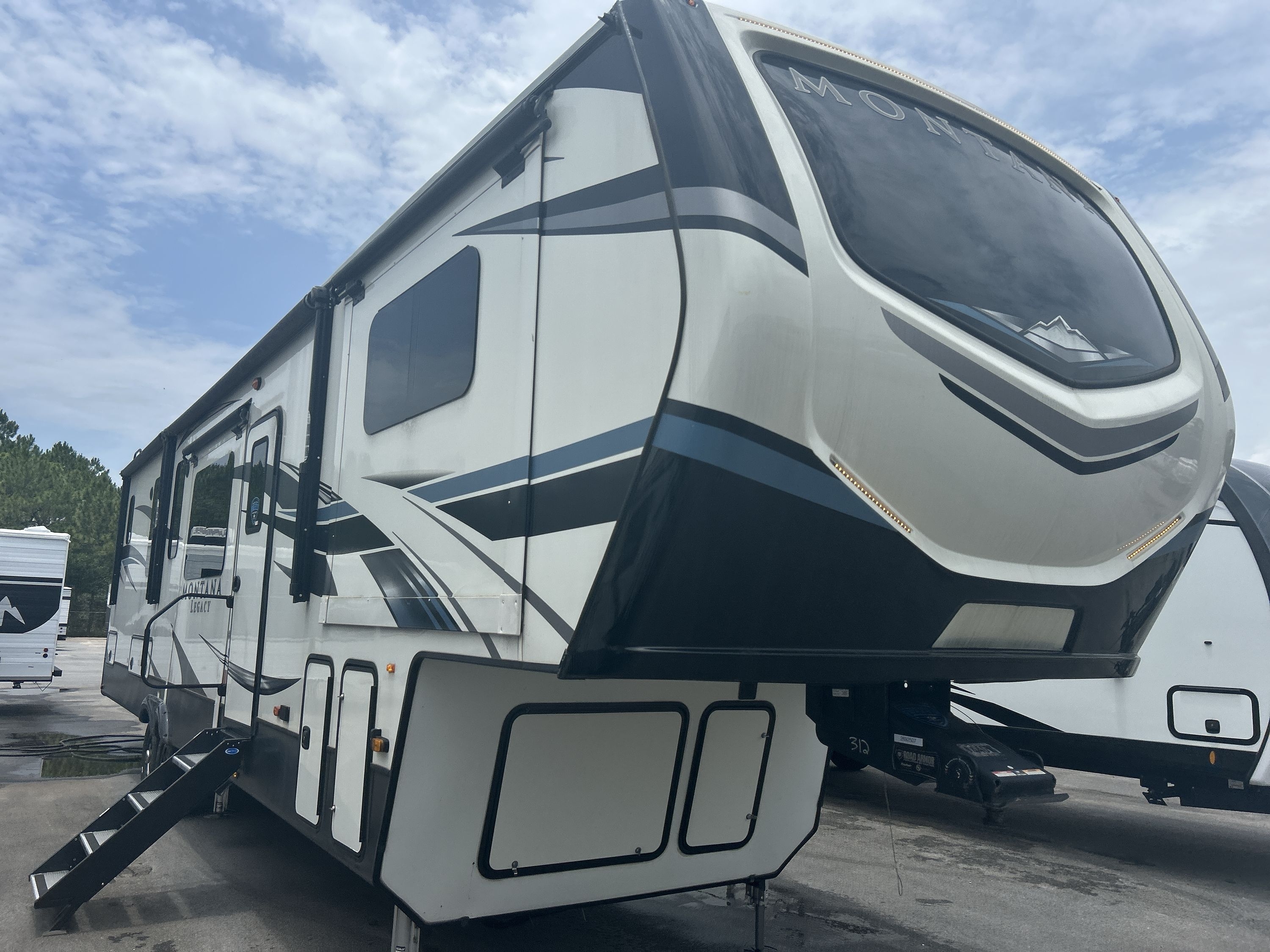 2021 Keystone MONTANA LEGACY 3761FL RV